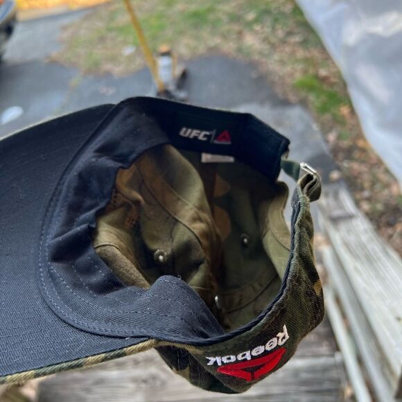 UFC MATT HUGHES AUTOGRAPH - Picture 3 of 4